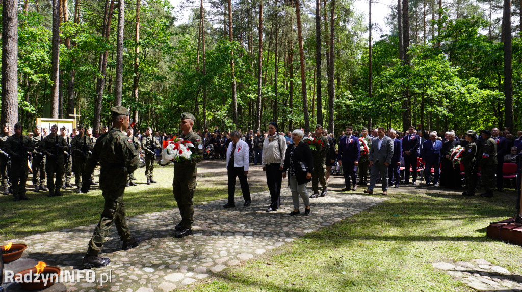 Uroczystość patriotyczna w lesie Baran
