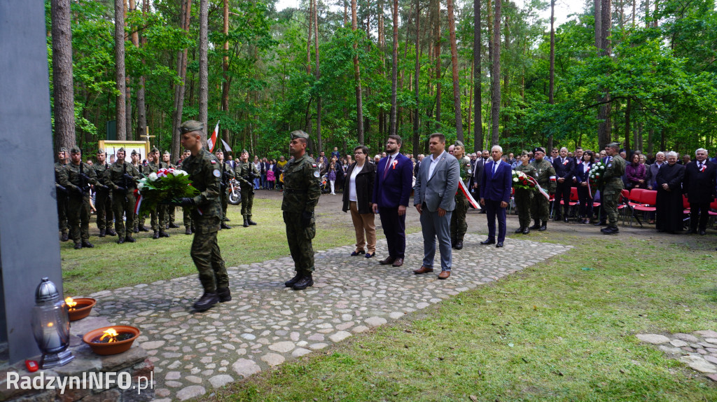 Uroczystość patriotyczna w lesie Baran
