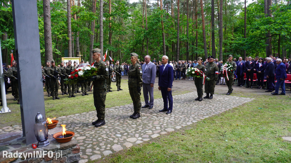 Uroczystość patriotyczna w lesie Baran
