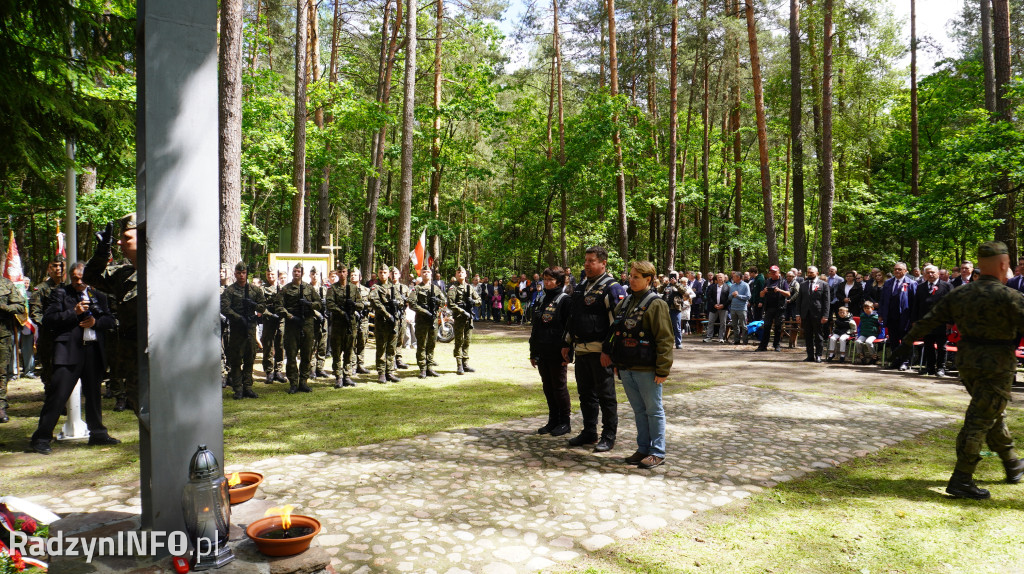 Uroczystość patriotyczna w lesie Baran