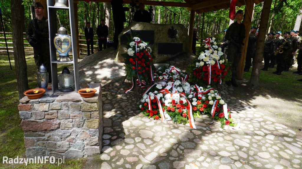 Uroczystość patriotyczna w lesie Baran