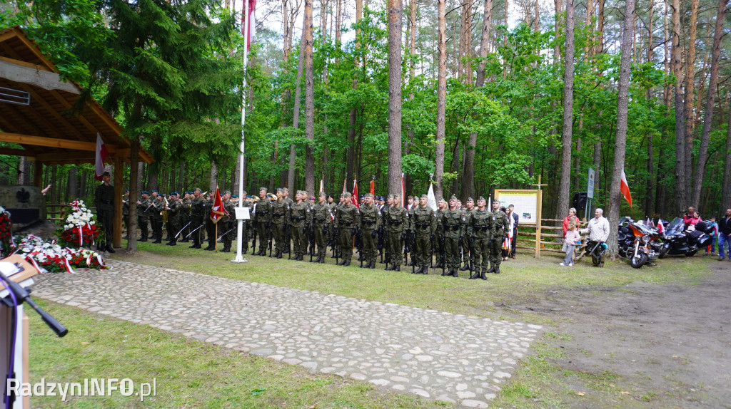 Uroczystość patriotyczna w lesie Baran