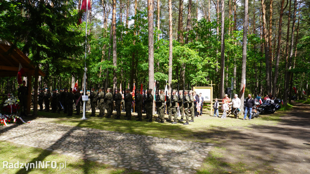 Uroczystość patriotyczna w lesie Baran