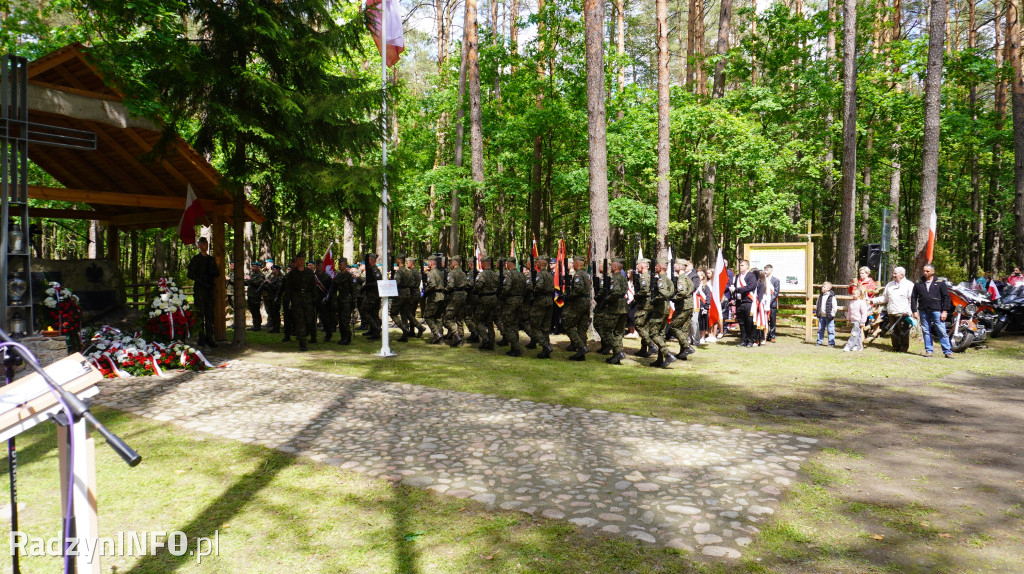 Uroczystość patriotyczna w lesie Baran