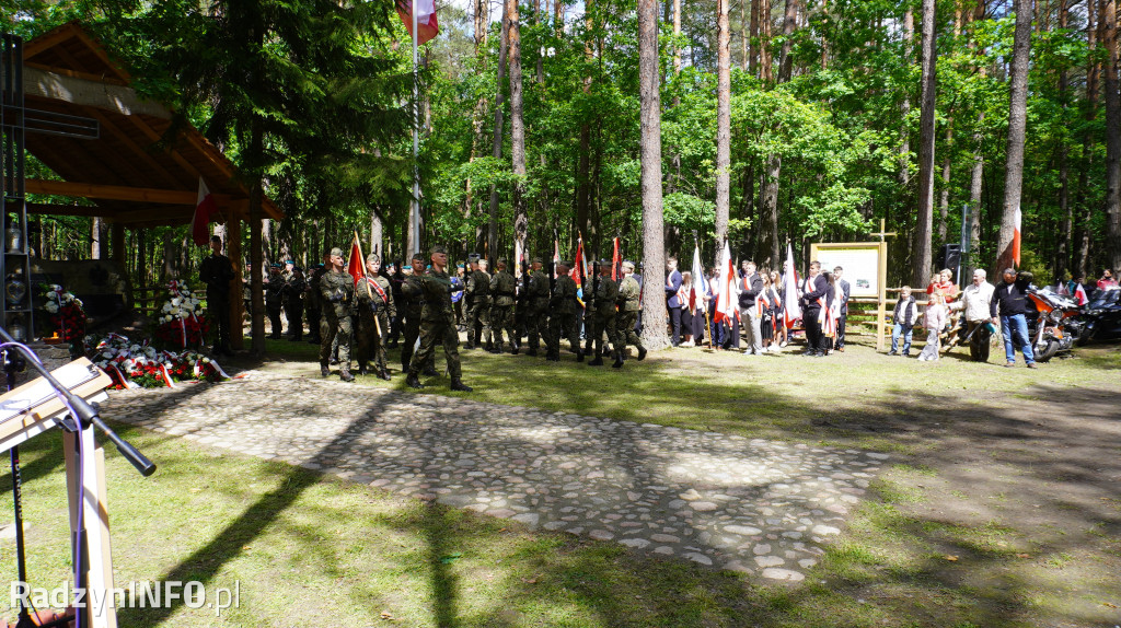 Uroczystość patriotyczna w lesie Baran