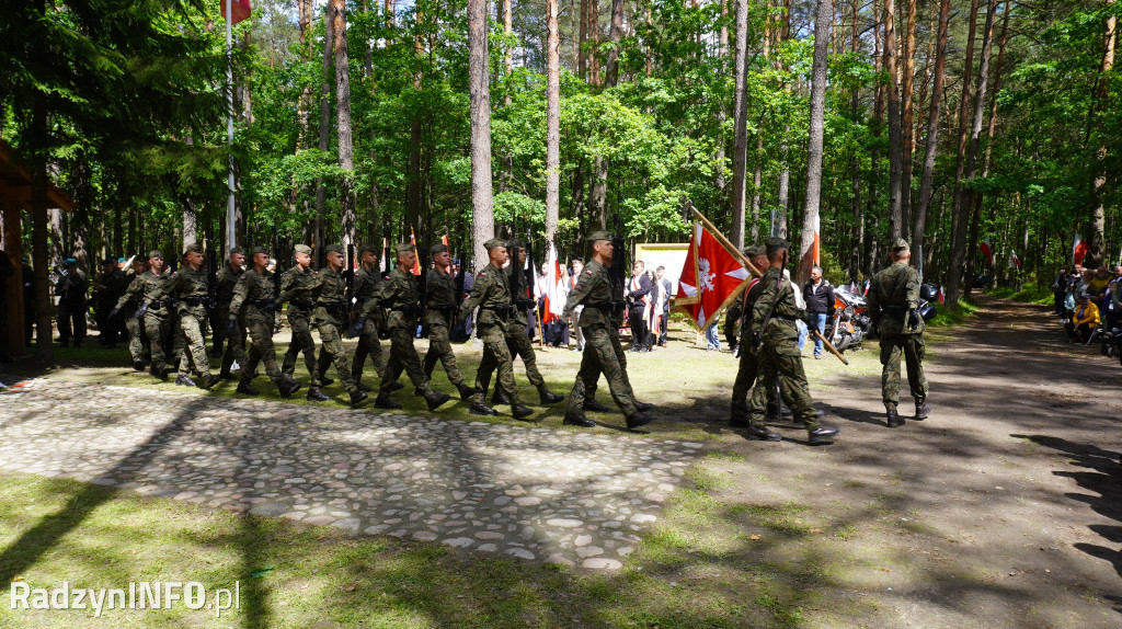 Uroczystość patriotyczna w lesie Baran