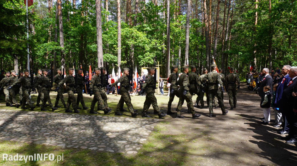 Uroczystość patriotyczna w lesie Baran