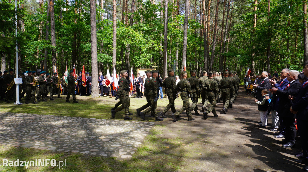 Uroczystość patriotyczna w lesie Baran