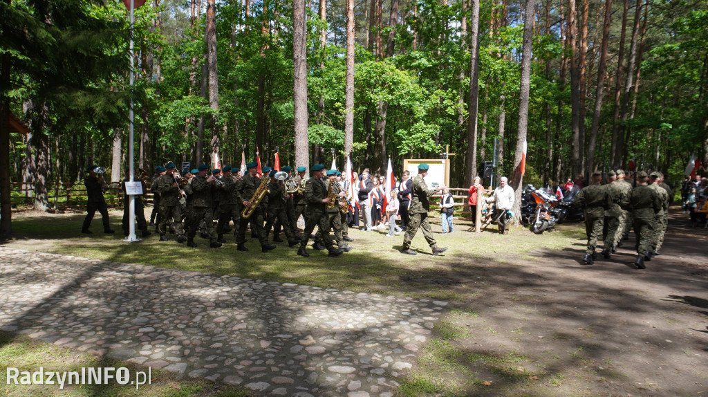 Uroczystość patriotyczna w lesie Baran