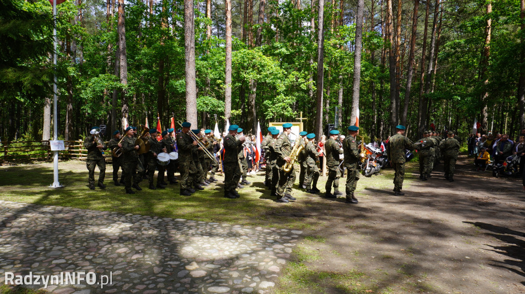 Uroczystość patriotyczna w lesie Baran