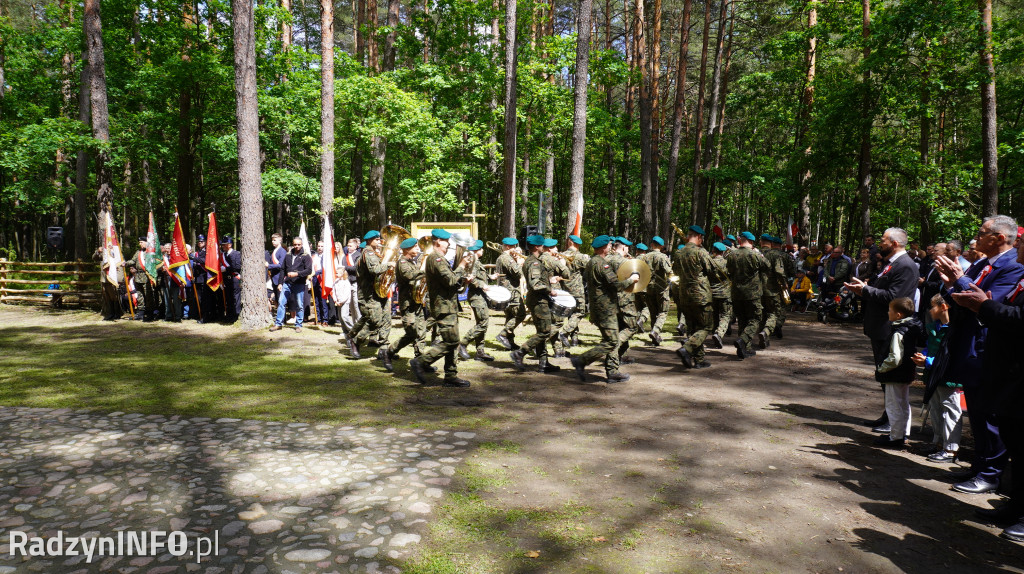 Uroczystość patriotyczna w lesie Baran