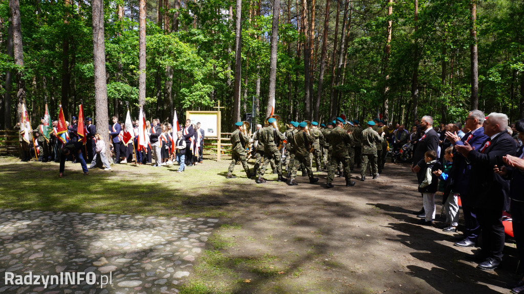 Uroczystość patriotyczna w lesie Baran