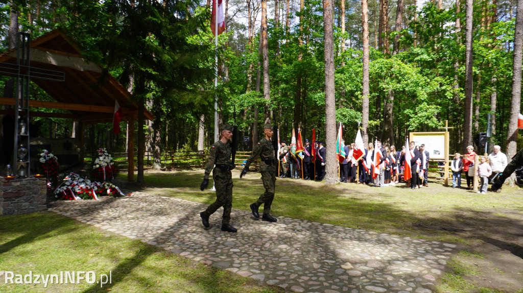 Uroczystość patriotyczna w lesie Baran