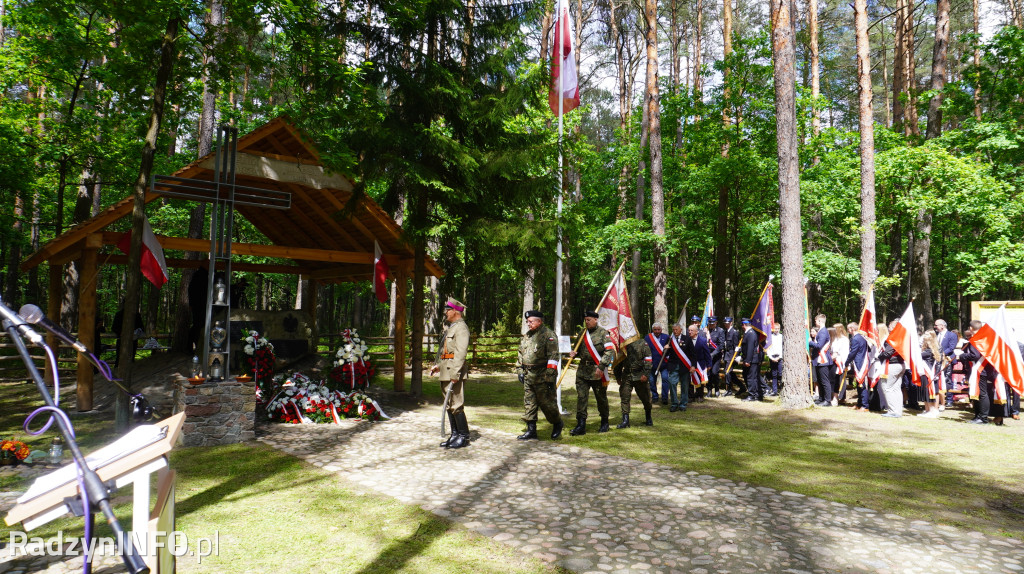 Uroczystość patriotyczna w lesie Baran