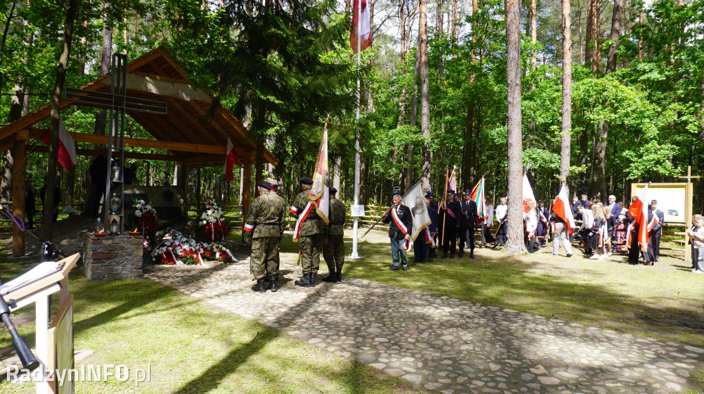 Uroczystość patriotyczna w lesie Baran