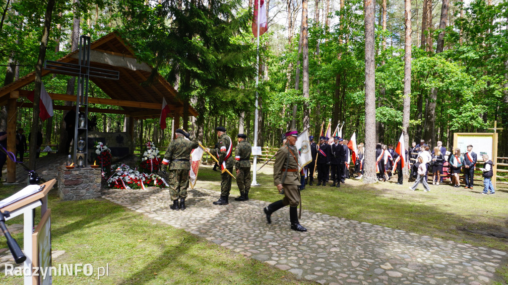 Uroczystość patriotyczna w lesie Baran