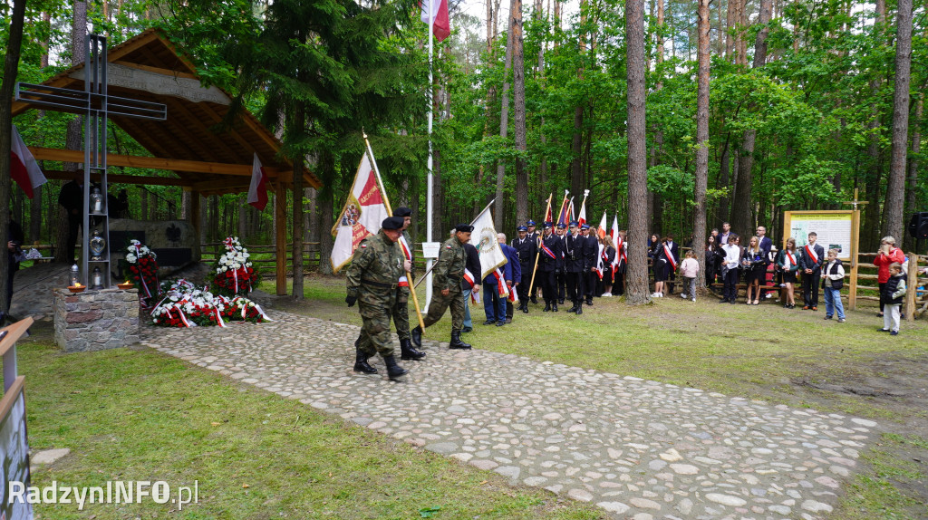 Uroczystość patriotyczna w lesie Baran