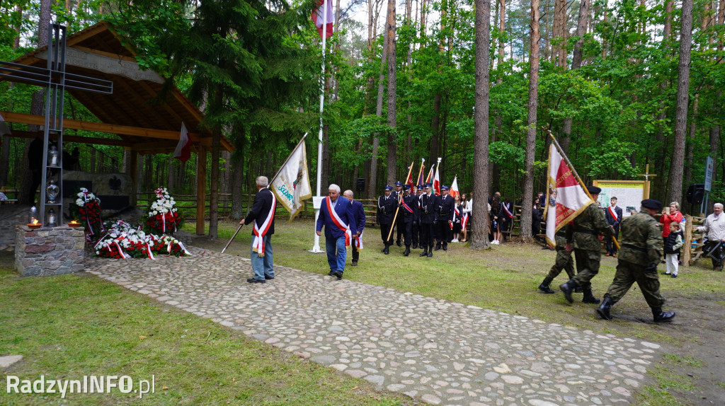 Uroczystość patriotyczna w lesie Baran