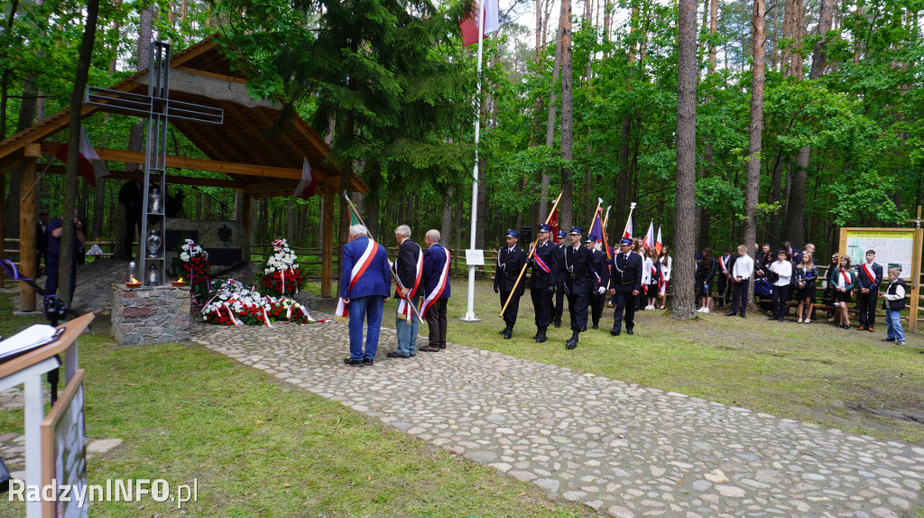 Uroczystość patriotyczna w lesie Baran