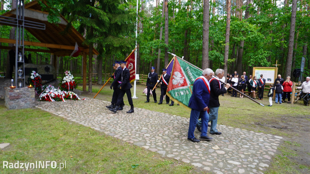 Uroczystość patriotyczna w lesie Baran