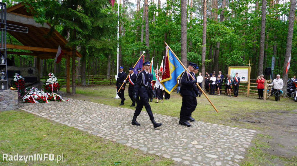 Uroczystość patriotyczna w lesie Baran