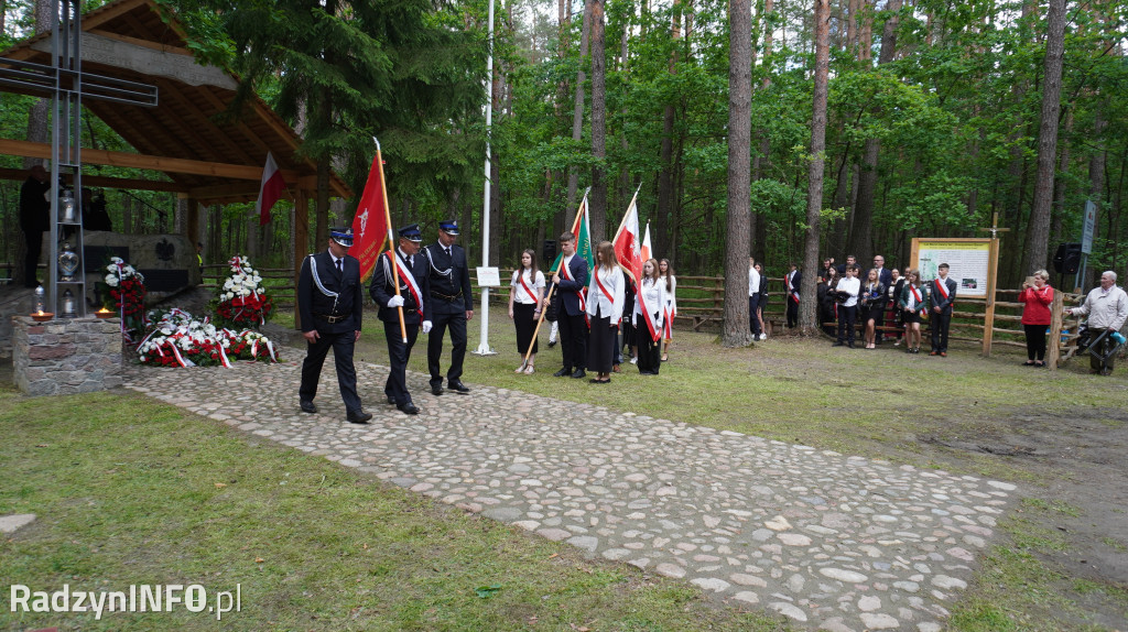 Uroczystość patriotyczna w lesie Baran