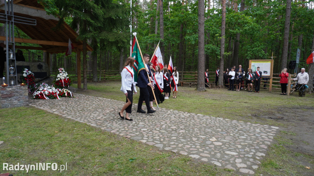 Uroczystość patriotyczna w lesie Baran