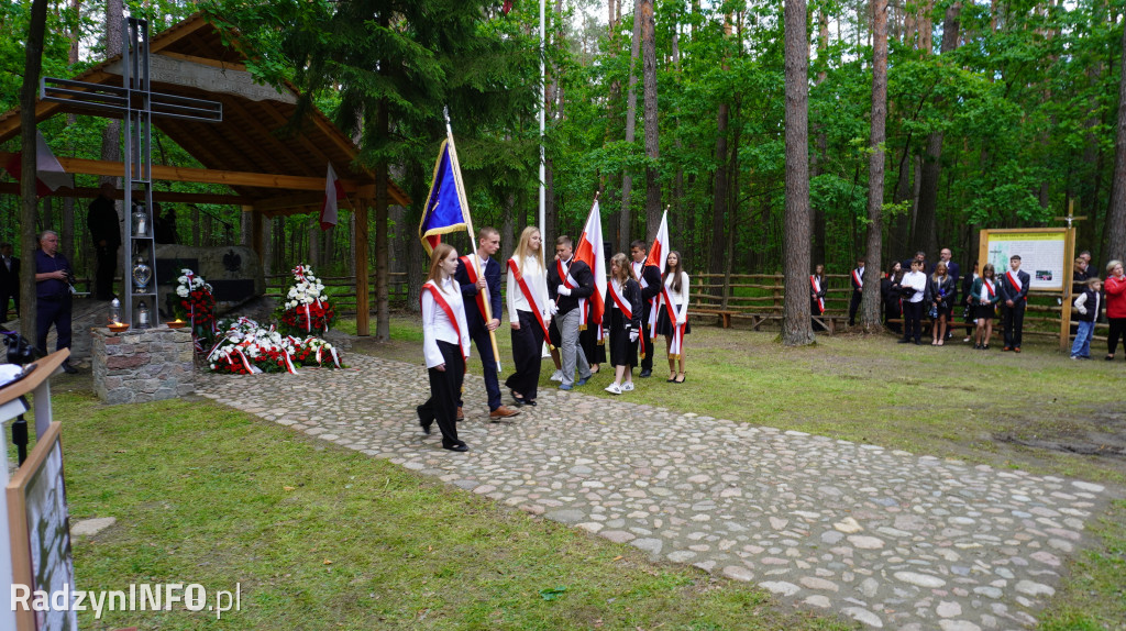 Uroczystość patriotyczna w lesie Baran