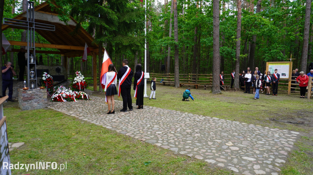 Uroczystość patriotyczna w lesie Baran
