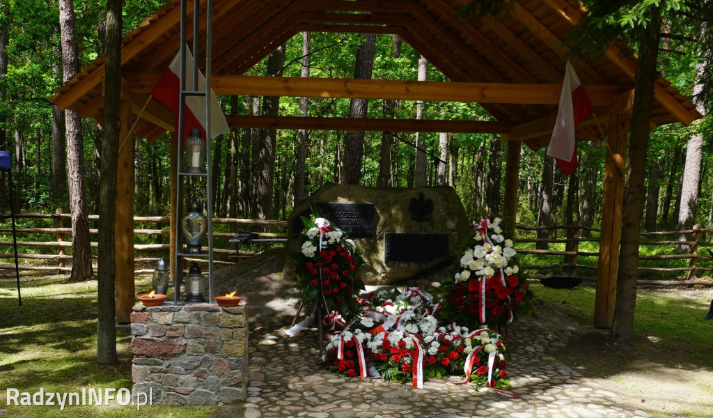 Uroczystość patriotyczna w lesie Baran