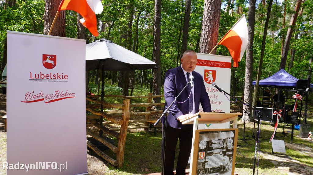 Uroczystość patriotyczna w lesie Baran
