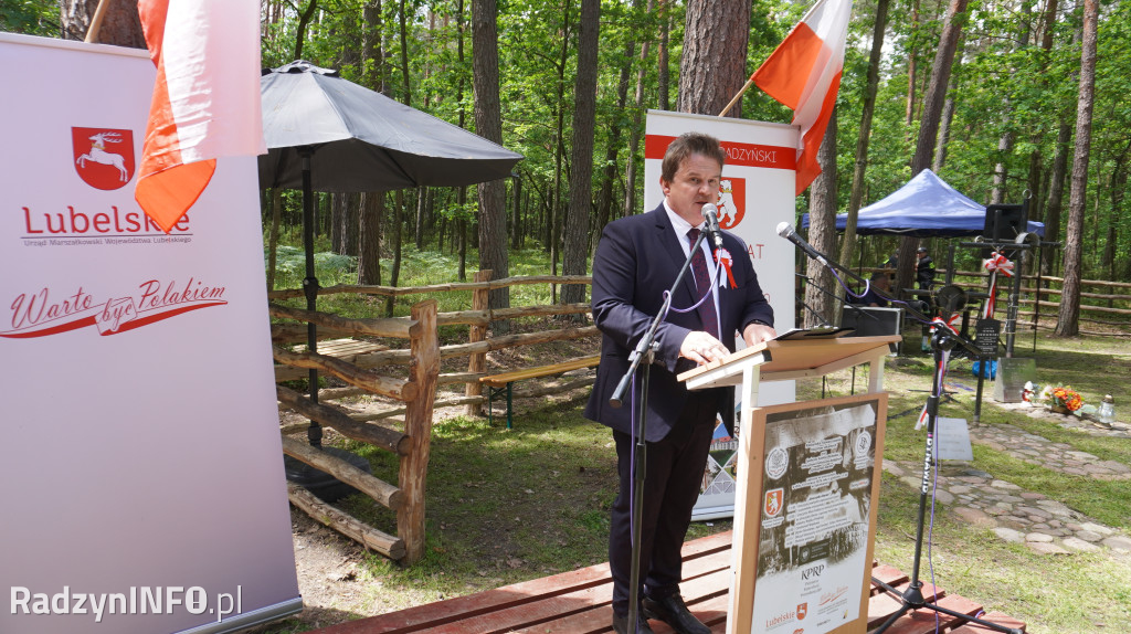 Uroczystość patriotyczna w lesie Baran