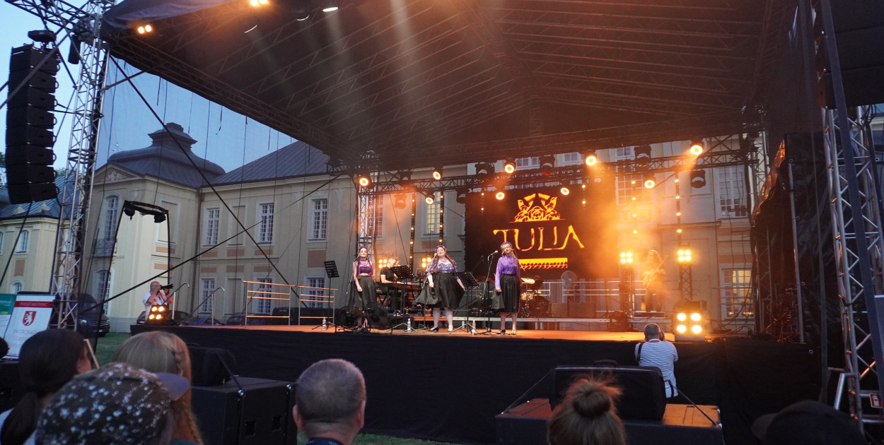 Koncert zespołu Tulia i inne występy na jarmarku