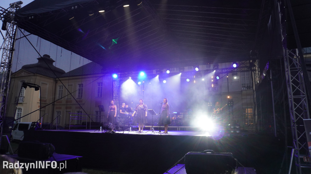 Koncert zespołu Tulia i inne występy na jarmarku