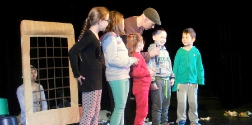 Edukacja ekologiczna w postaci przedstawienia "Pieski świat"