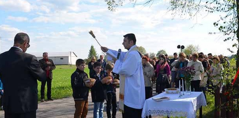 Uroczystość poswięcenia pól w Białej