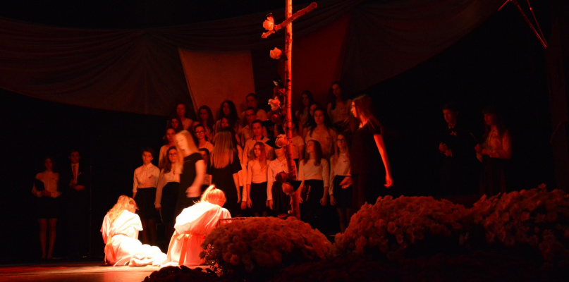 Patriotyczna wieczornica uczniów radzyńskich gimnazjów