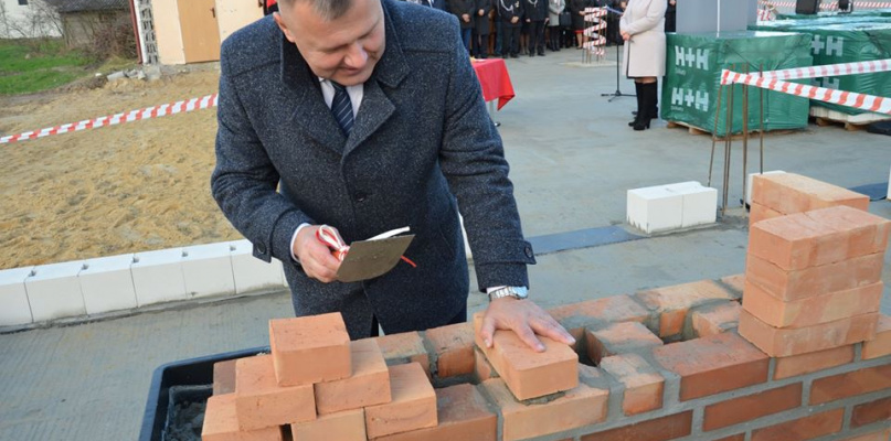 Wmurowanie kamienia węgielnego pod budowę centrum kulturalnego w Sobolach