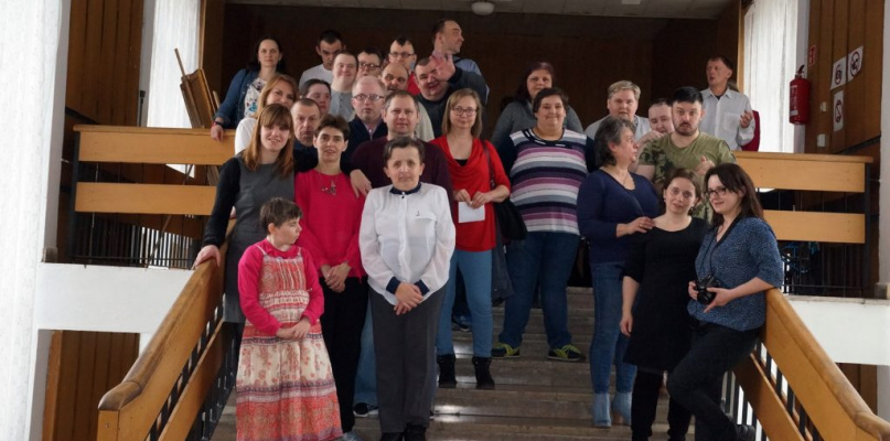 Podopieczni DŚDS i ich opiekunowie na balu w Białej Podlaskiej