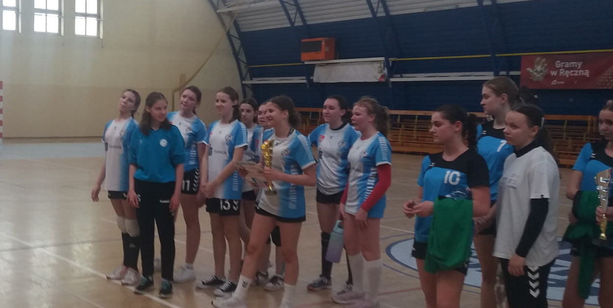 Drużyna piłki ręcznej z ZS w Ulanie-Majoracie w finale wojewódzkim