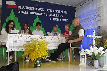 Narodowe Czytanie 2022 w szkole w Polskowoli-10127