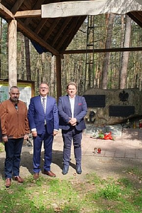 Uczczenie 3 maja przez działaczy RaSIL i radnych-12356