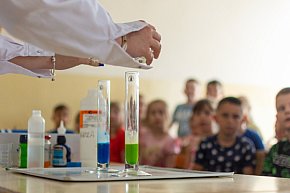 Pokazy chemiczne w I LO na Dzień Dziecka-12443
