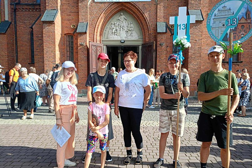 Pielgrzymi wyruszyli z Komarówki