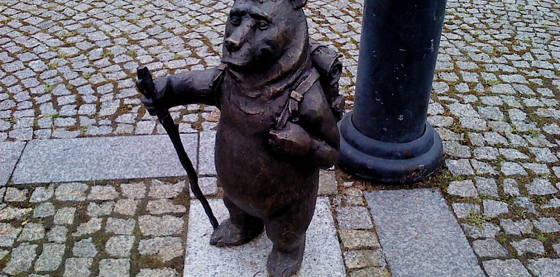 Figura "Niedźwiadek Podróżnik" na Placu Wolności - 238229
