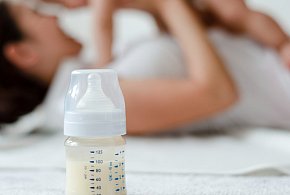 Groźna bakteria w mleku dla niemowląt. Nie podawaj dzieciom!-238420