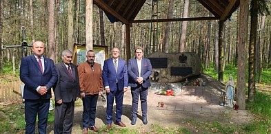 Uczczenie święta 3 maja przez działaczy RaSIL i radnych z gm. Kąkolewnica-244053