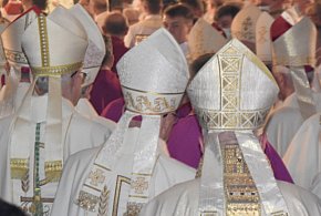 Biskupi po obradach. Krytyka ministerstwa i nowa komisja ds. nadużyć-244530