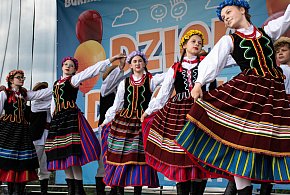 Zespół ludowy "Ulaniacy" na Dniu Dziecka w Krasnymstawie-244612