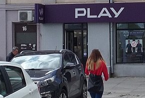 Play na celowniku UOKiK. Chodzi o pieniądze ściągane z kont klientów-244684